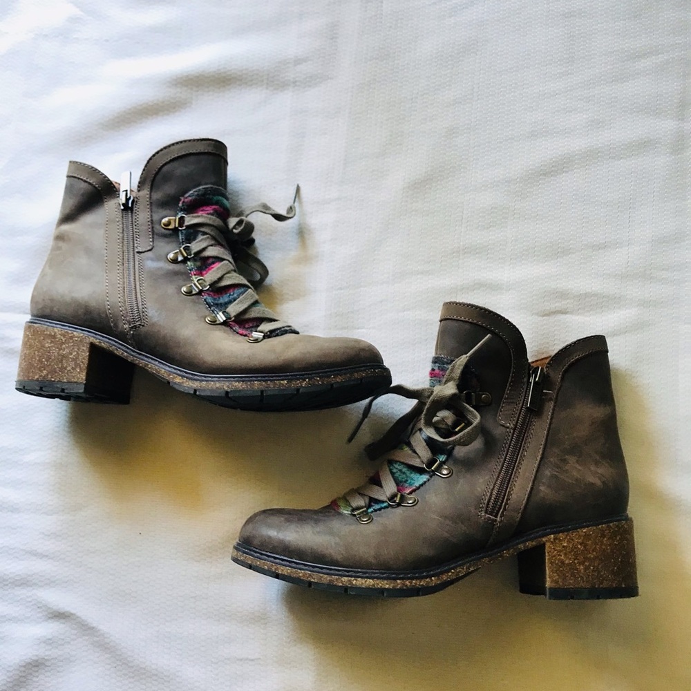 AETREX JOLEEN WOMEN'S Boots - Picture 2 of 16